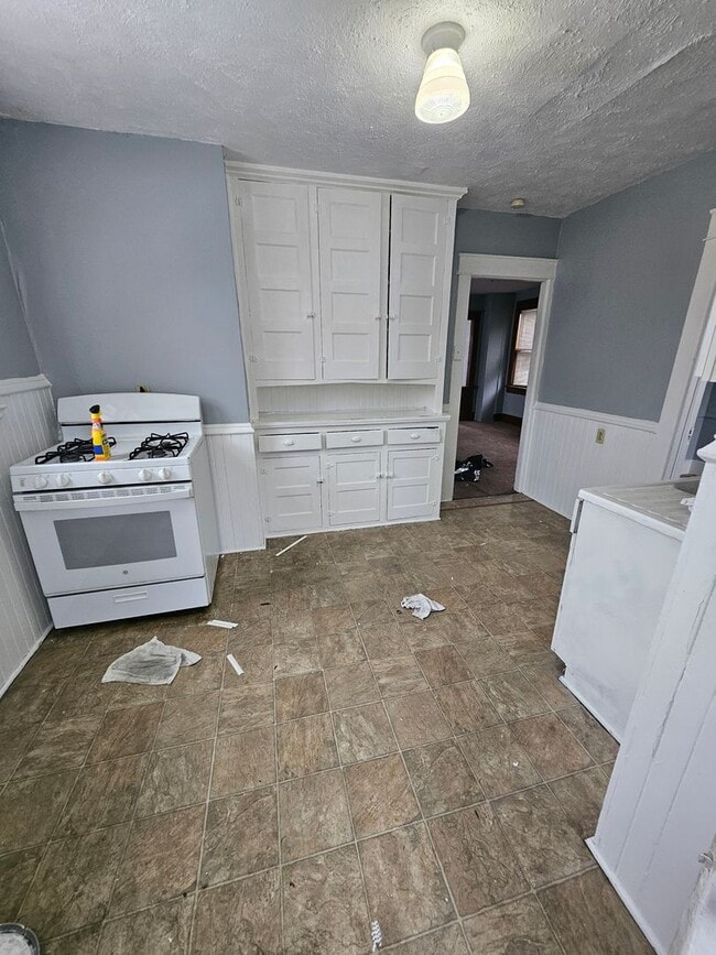 Photo - Upper 3 bedroom west side