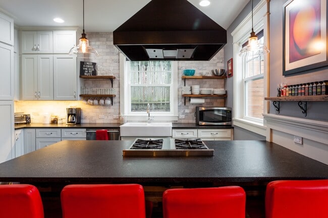 Photo - 337 NE 54th St Unit B