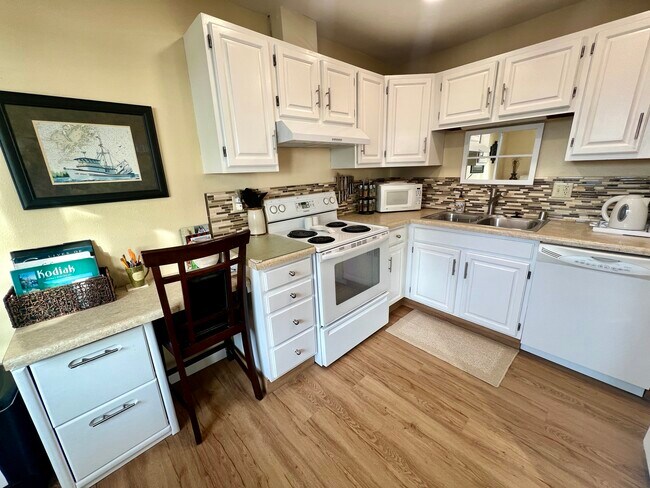 The kitchen is fully equipped - 1010 Steller Way Unit 1010 Steller Apt.A