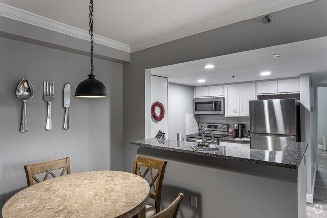 1BR, 1BA - 645 SF