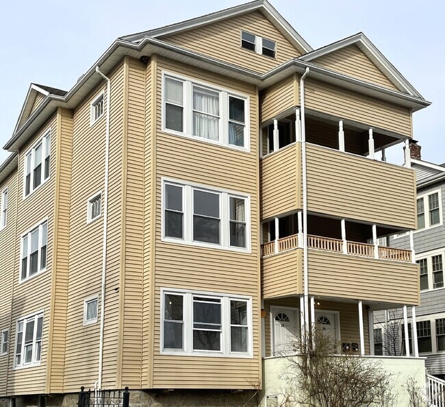 Building Photo - "Charming 3-Bedroom Apartment in Worcester...
