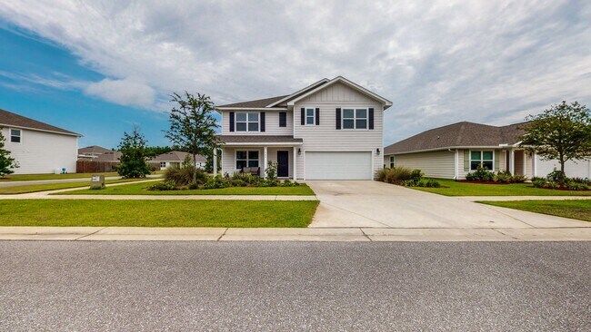 Photo - 5 Bedroom / 3 Bathroom Home in Hammock Bay w/Fenced in Yard