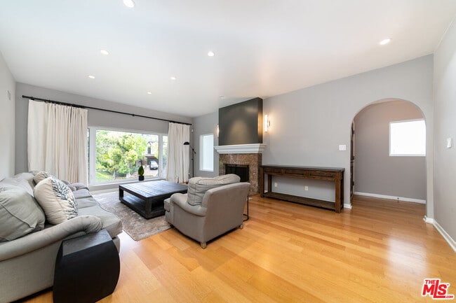 Photo - 1358 Holmby Ave