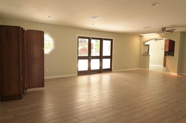 Photo - 9810 Cliffwood Dr