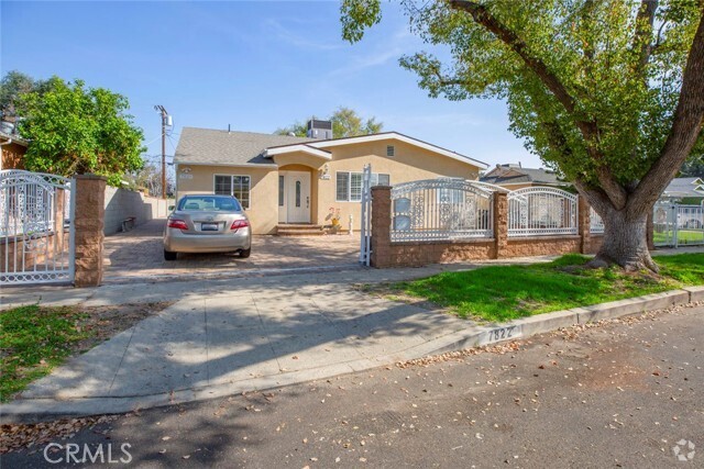 Building Photo - 7822 Hazeltine Ave Rental