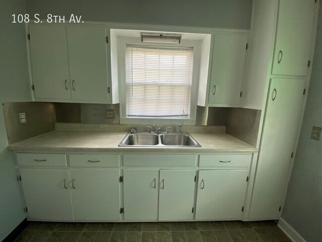 Photo - 108 S 8th Ave