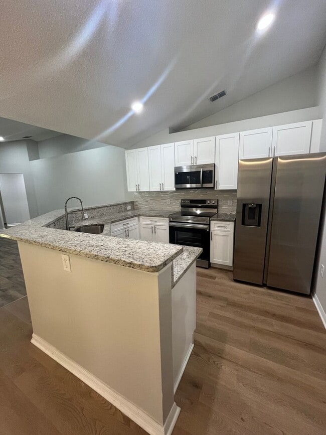 Photo - Spacious 4 Bedroom Home in Pine Grove!