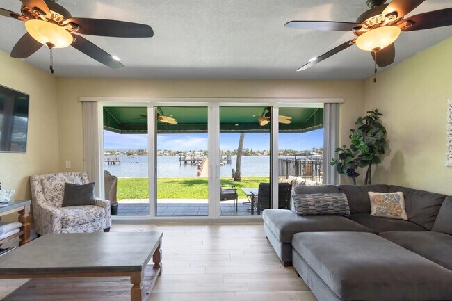 Photo - 316 N Lake Dr