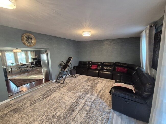 Photo - 65 Miriam Dr