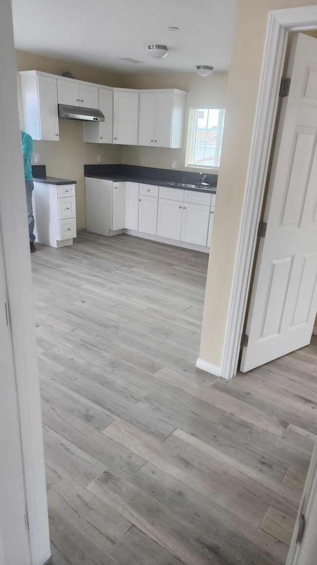 Photo - 1043 W 107th St Unidad 107th