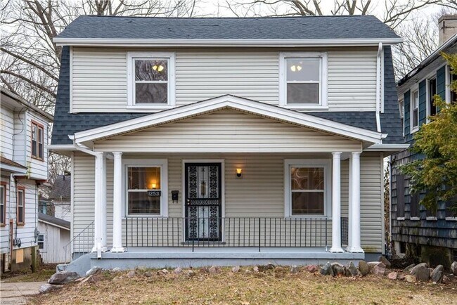 Great 3 bed 1 bath with large space recent... - Great 3 bed 1 bath with large space recent... House