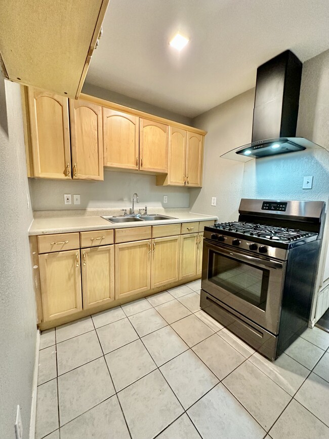 Photo - 5320 Lovell Ave