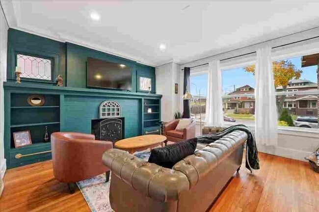 Photo - 2287 Lothrop St