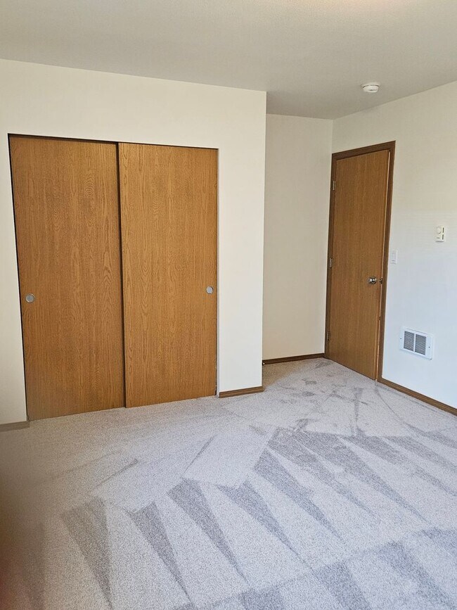 3213 Oaks Avenue Apartment For Rent in Everett, WA