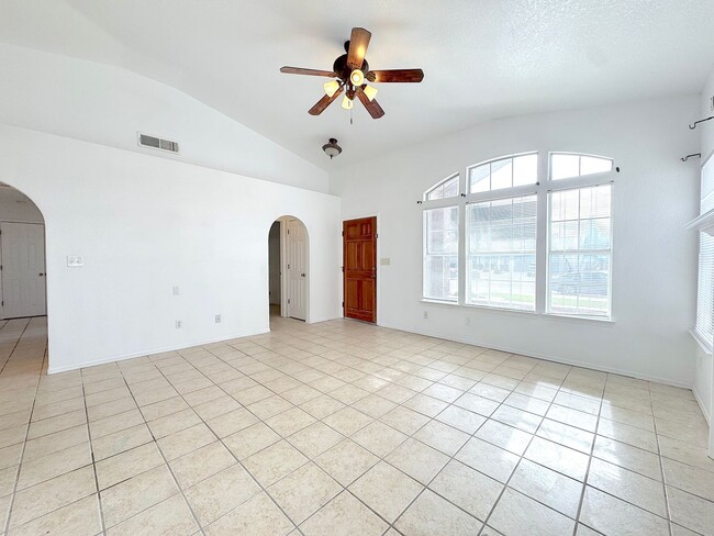 Photo - East El Paso 3bed/2bath  Refrig A/C!