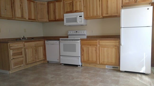 Photo - 122 W Railroad St