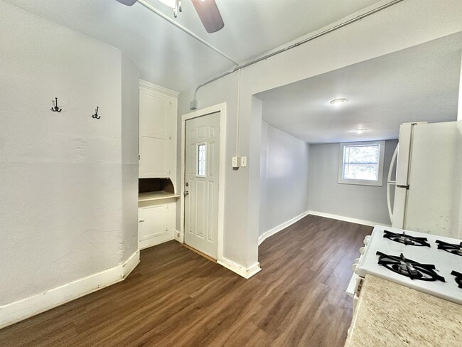 Photo - 957 W Grand Ave