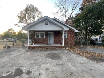 Building Photo - 710 E Chestnut St