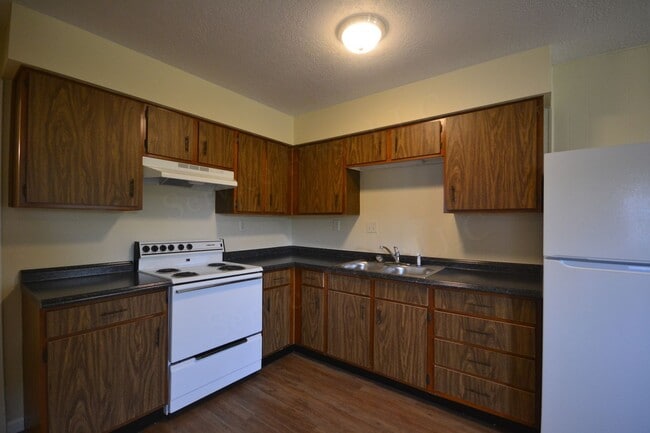Building Photo - Cross Timbers Apartment Unit 10