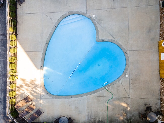 One-of-a-Kind Pool - Southridge Rental
