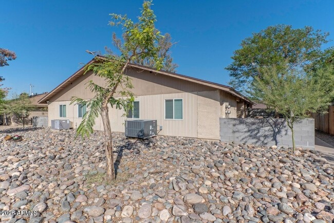 303 E Ludlow Dr Unit D