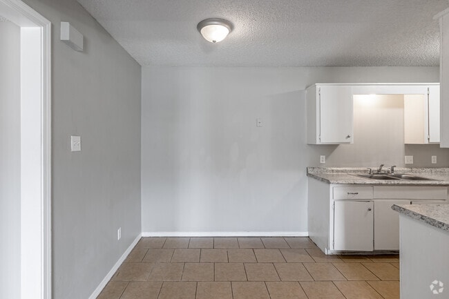 2BR, 1BA - 935SF - Dining Area