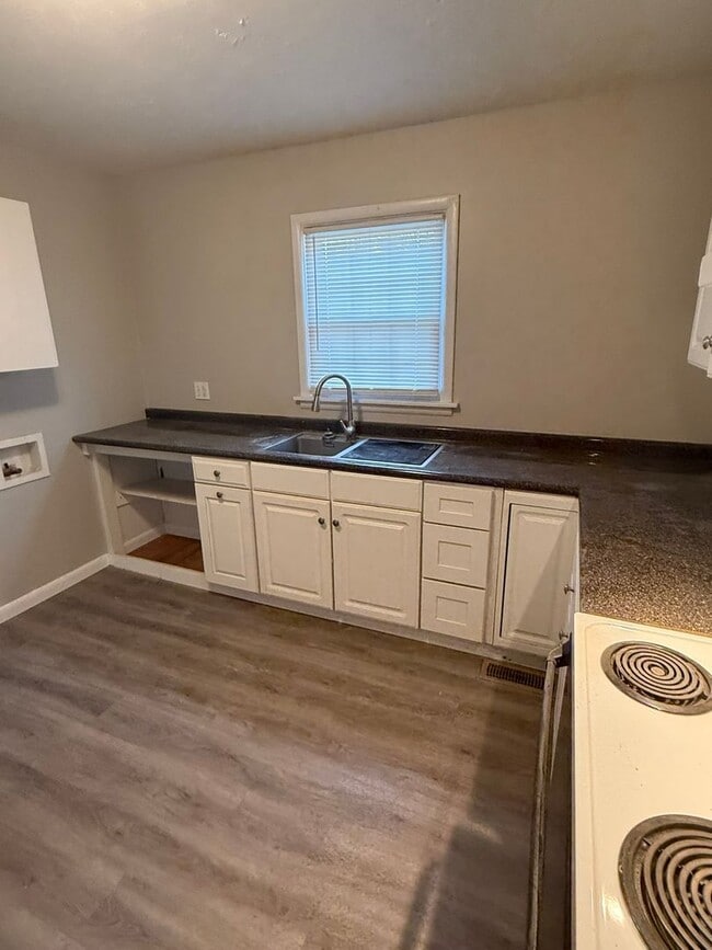 Photo - NEW RENTAL!  $1500 per month, Charming 3 bedroom, 1 bath House with fenced backyard! Heart of Sou...