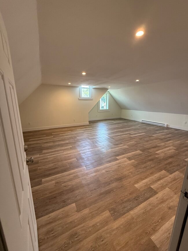 Building Photo - 500 Stanley St Unit Fl 3