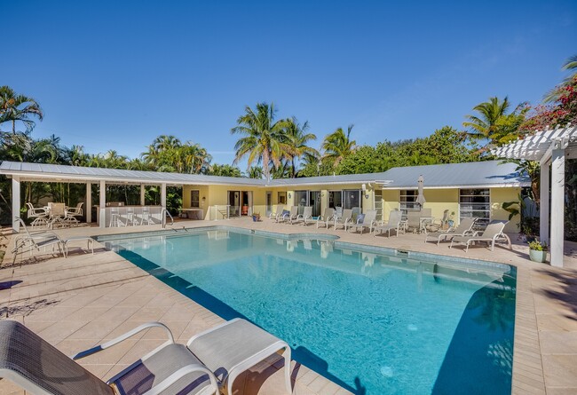 Building Photo - 1070 10th St E