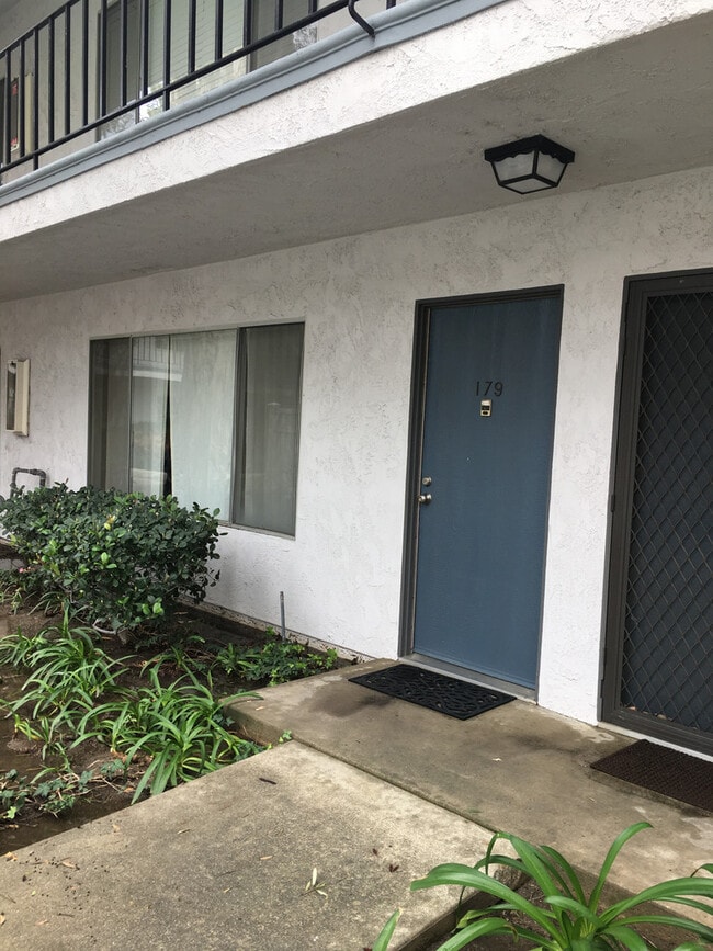 Building Photo - "PRIME LOCATION" ONE BEDROOM ONE BATHROOM ... Unit 179 Rental