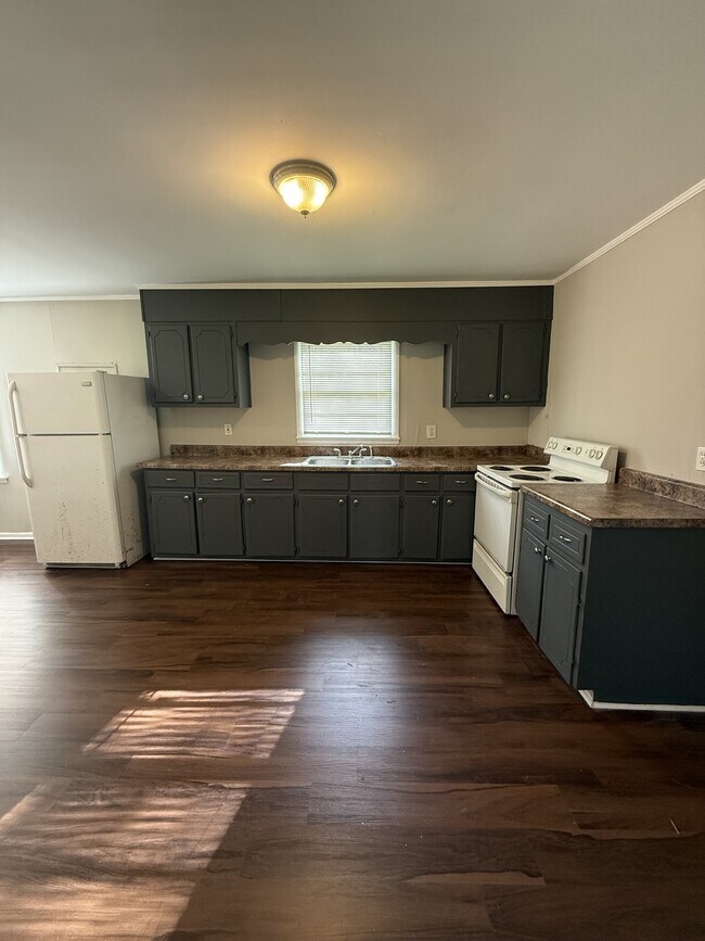 Photo - 2245 3rd St NE