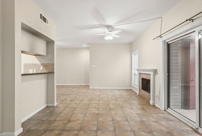 Photo - 2025 Augusta Dr Unit Apt 605