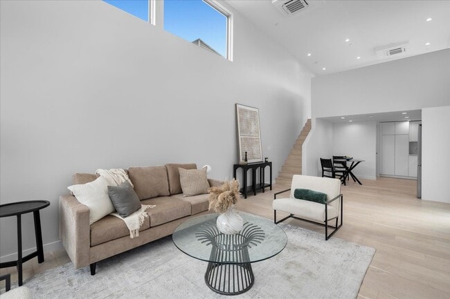 Photo - 541 Rose Ave Unit Loft