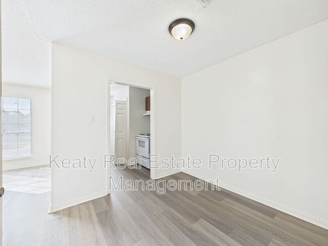 Photo - 110 Country Ln