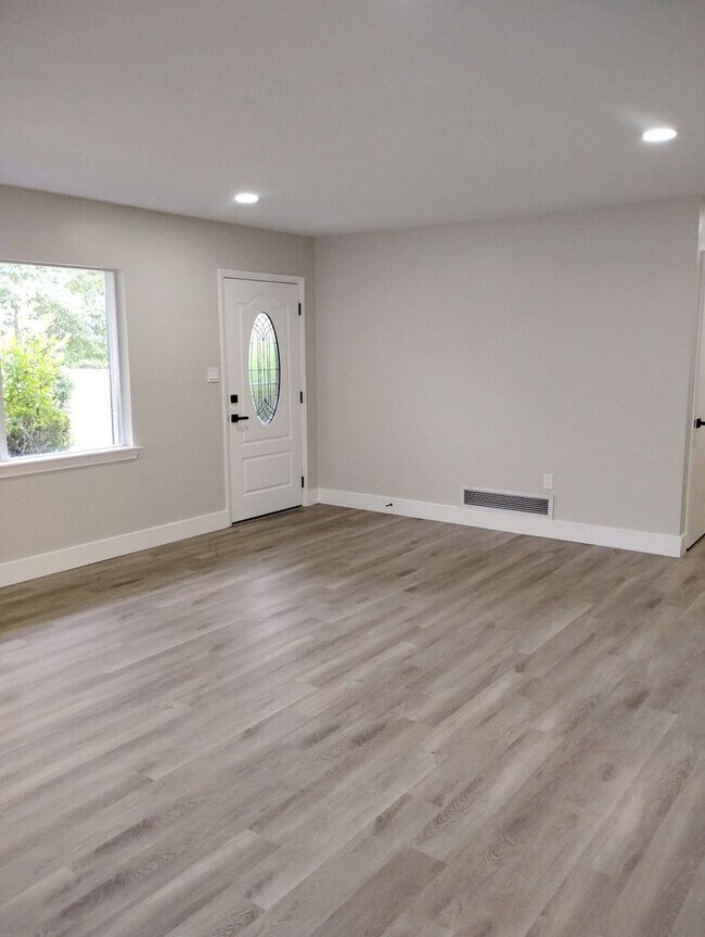 Photo - Upgraded 4 Bedroom in Deland - Available Now!
