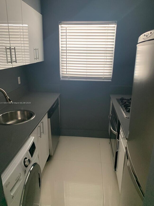 Photo - 1604 Drexel Ave Unit 208