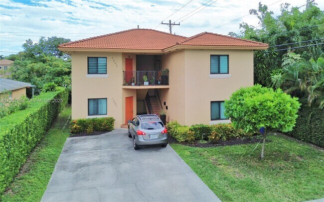 Building Photo - 1053 SW 29th Ct Unit 2