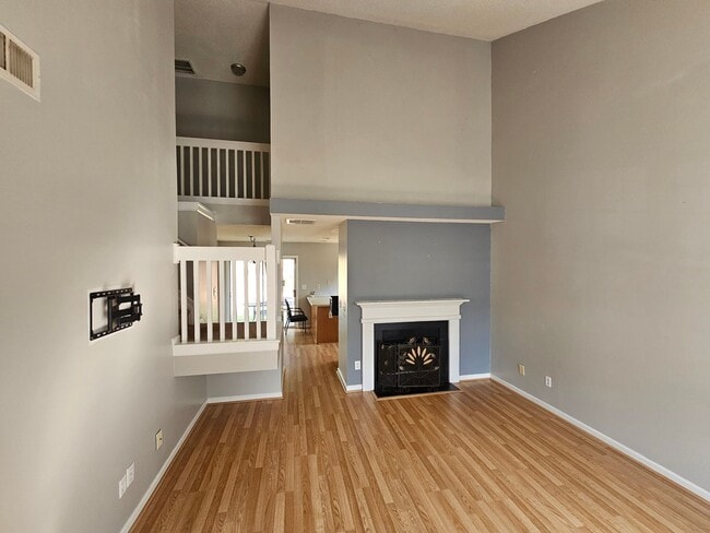 Photo - Spacous End-unit townhome in University