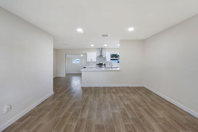Photo - 710 Cayuga St