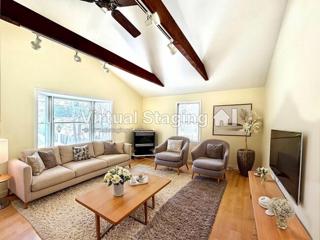 Photo - 98 Safford St