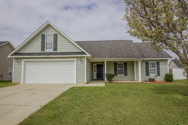Photo - Charming 3 Bed, 2 Bath Rental Home in Raeford, NC - Don't Miss Out!