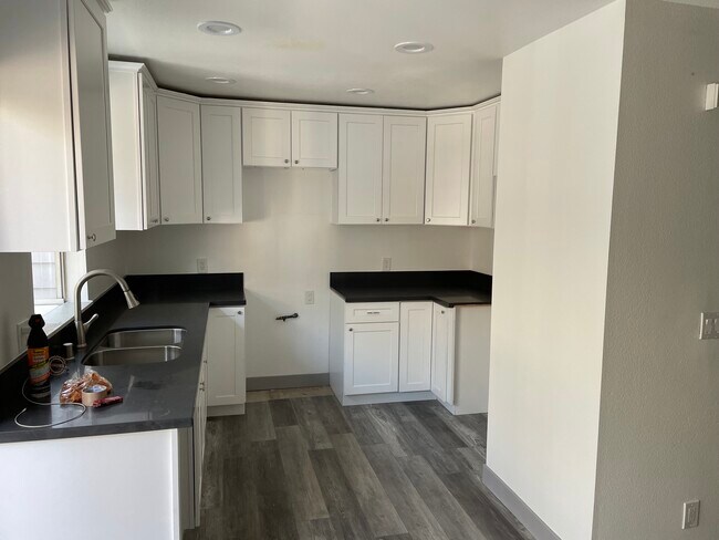 589 N Garfield Ave Unit 1
