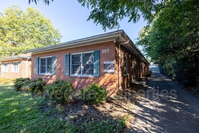 Photo - 207-1 Leftwich St