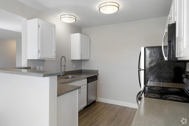 2BR, 2BA - 955SF - Kitchen - Northwind Apartments