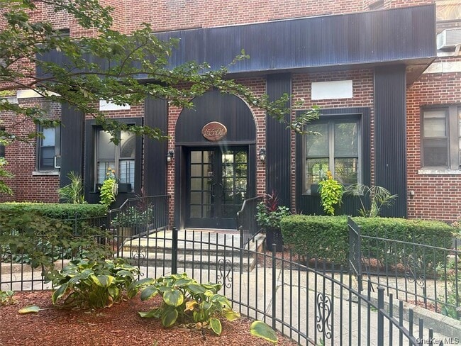 Building Photo - 155-01 90th Ave Unit 2F