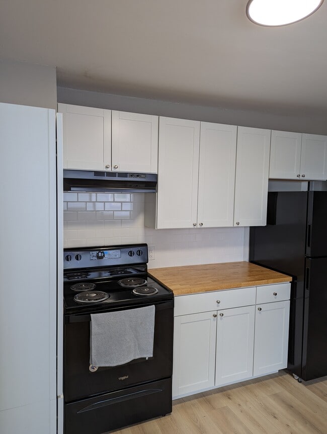 Building Photo - 1615 Charleston Beach Rd W Rental