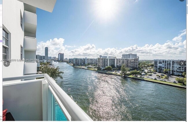 Building Photo - 3000 S Ocean Dr Unit 916 Rental
