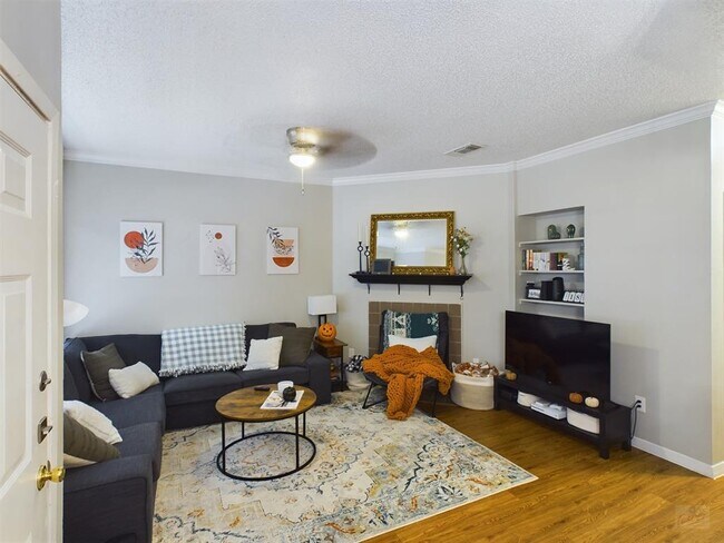 Photo - 915 W 23rd St Unit 104