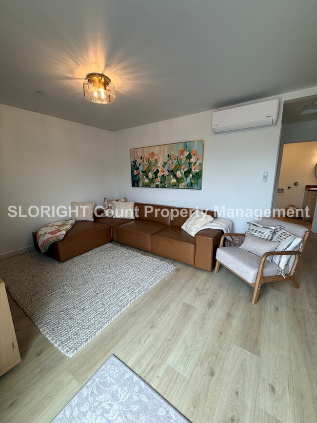 Photo - AVAILABLE SEPTEMBER- Walking Distance From The Beach - 1 Bed / 1 Bath Unit A