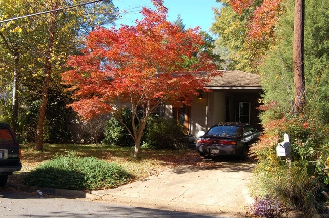 Building Photo - 1602 18th E Ave